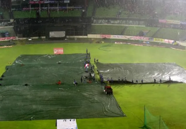 বৃষ্টিতে খেলা বন্ধ 
