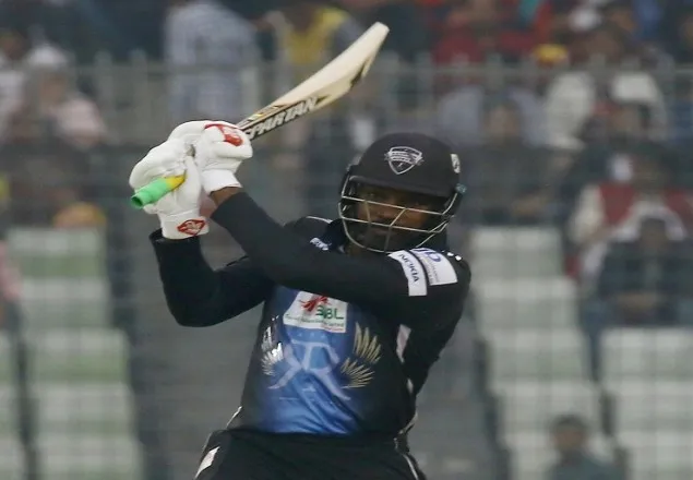 সেঞ্চুরিতে ফাইনাল মাতালেন গেইল