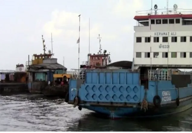 শিমুলিয়া-কাঁঠালবাড়ি নৌরুটে ফেরি চলাচল বন্ধ 