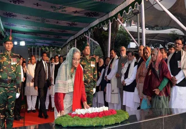 বঙ্গবন্ধুর প্রতিকৃতিতে প্রধানমন্ত্রীর শ্রদ্ধা