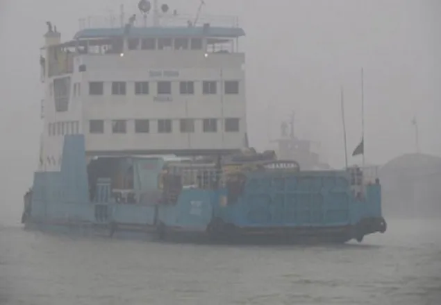 সাড়ে ছয় ঘণ্টা পর দৌলতদিয়া-পাটুরিয়ায় ফেরি চলাচল শুরু