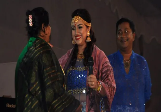 অপু বিশ্বাসকে সাহস দিলেন নারায়ণগঞ্জের মেয়র আইভী