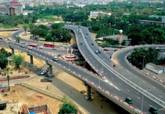 ফ্লাইওভারে ২ বাসের পাল্লায় প্রাণ গেল পথচারির
