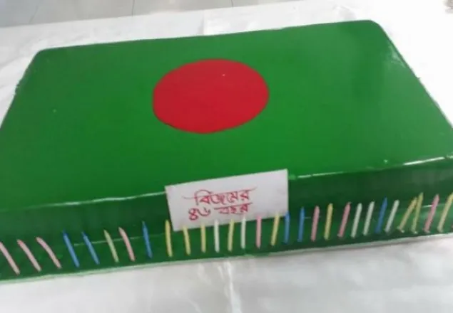 শিক্ষামন্ত্রীর অনুষ্ঠানে জাতীয় পতাকা সদৃশ্য কেক, ক্ষুব্ধ প্রতিক্রিয়া