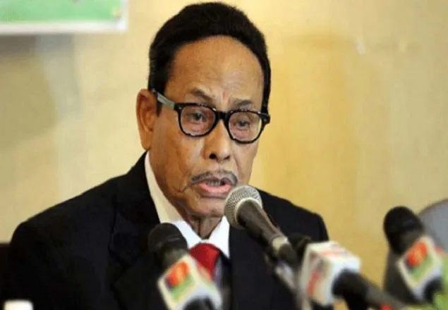 শিশুমঙ্গল কেন্দ্রে ভোট দিলেন এরশাদ