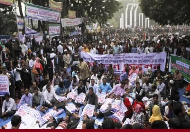 অনাহারে অসুস্থ ৩০ শিক্ষক, কর্তৃপক্ষের সারানেই