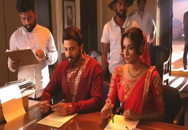 শেরওয়ানি-শাড়ি পরে রেজিস্ট্রি অফিসে শাকিব-ববি!