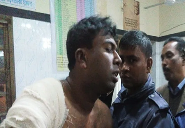 প্রতিপক্ষ ভেবে এসআইকে কোপালো দুর্বৃত্তরা