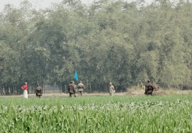 আজম পালিয়ে বাঁচলেও লতিফকে নিয়ে গেছে বিএসএফ