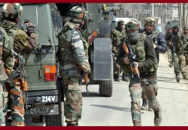 কাশ্মিরে সিআরপিএফ ক্যাম্পে গেরিলা হামলা, ২ জওয়ান নিহত 