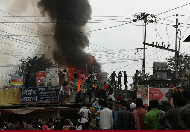 কাওরান বাজার রেললাইন বস্তিতে আগুন 