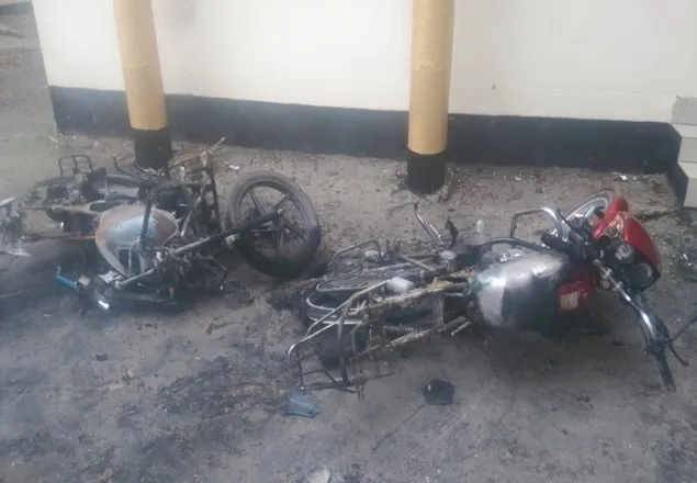 ভোলায় সাবেক সাংসদের বাসায় যুবলীগের হামলা, মোটরসাইকেলে আগুন