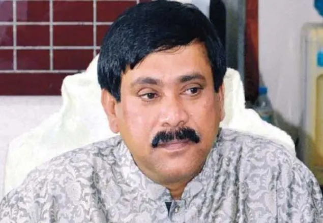 মেয়র সাক্কুকে আত্মসমর্পণের নির্দেশ