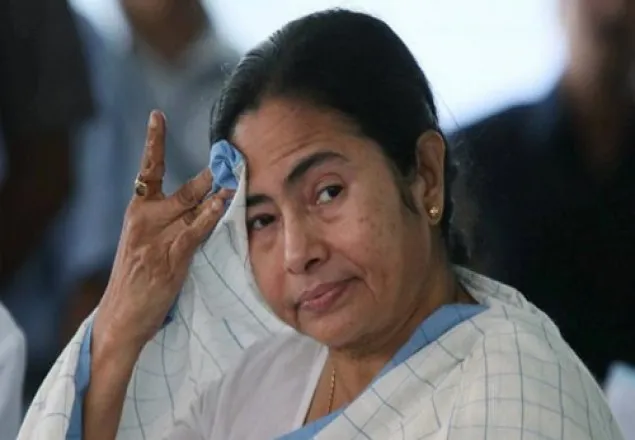 বাঙালিদের পক্ষে কথা বলায় মমতার বিরুদ্ধে মামলা