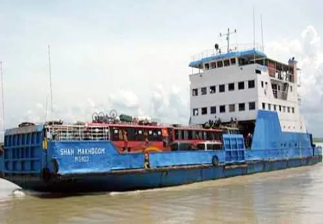 স্বাভাবিক হয়েছে ফেরি চলাচল