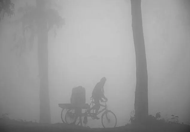 বাড়ছে শীত, থেমে যাচ্ছে শ্রমিক জীবন