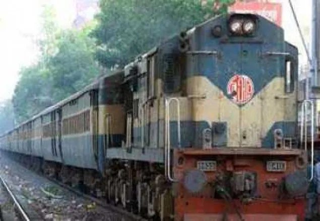 ৬ ঘণ্টা পর ঢাকা-চট্টগ্রাম ট্রেন চলাচল শুরু