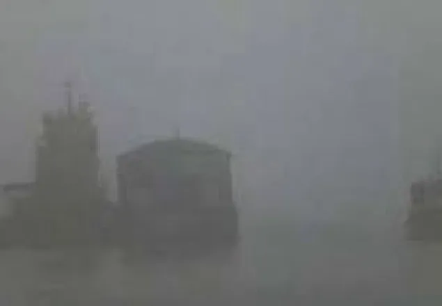 পদ্মাতে আটকা পড়েছে ৬টি ফেরি