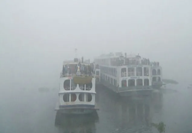 ৮ ঘণ্টা পর নৌযান চলছে