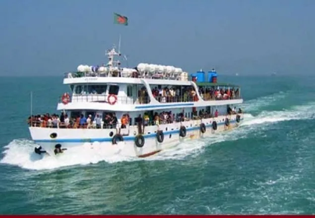 বঙ্গোপসাগরে ভাসমান ৩’শতাধিক পর্যটক’সহ জাহাজ উদ্ধার  