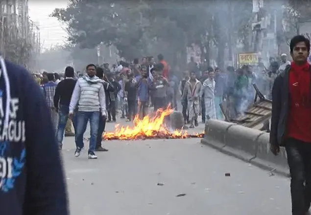 অবশেষে ফুটপাতেই থাকল হকাররা