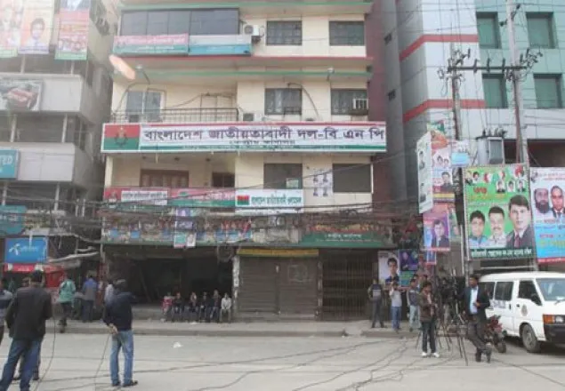 বিএনপির কেন্দ্রীয় কার্যালয়ের সামনে ককটেল বিস্ফোরণ 