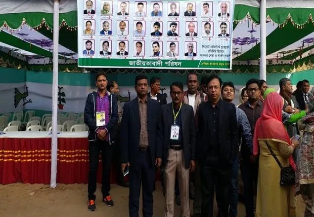 ঢাবি সিনেটে রেজিস্টার্ড গ্র্যাজুয়েট প্রতিনিধি নির্বাচন চলছে