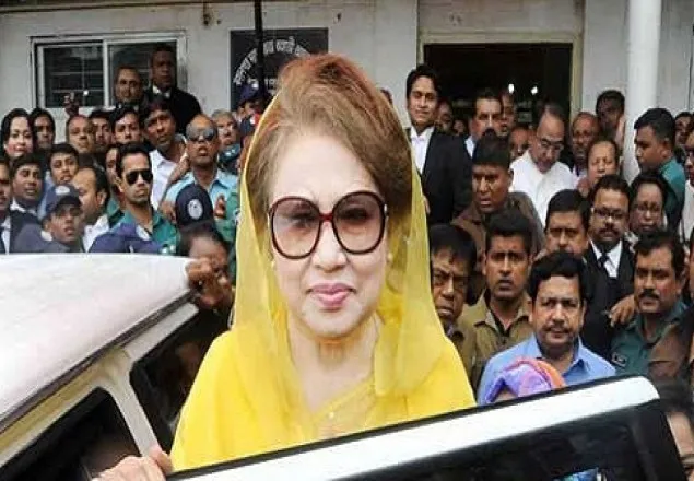 দুর্নীতির মামলায় হাজিরা দিলেন খালেদা