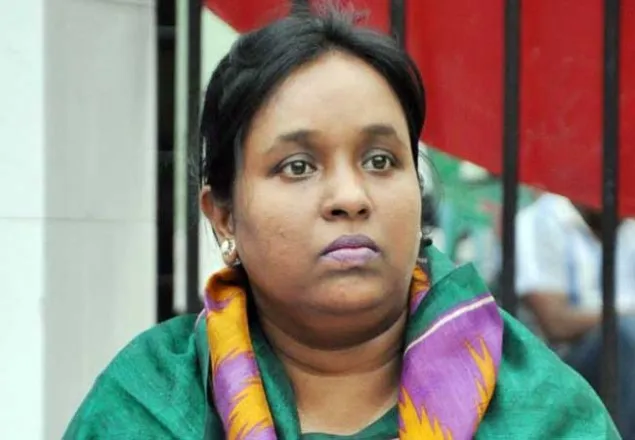 বাবার কবর জিয়ারত করে বাসায় ফিরলেন আইভী