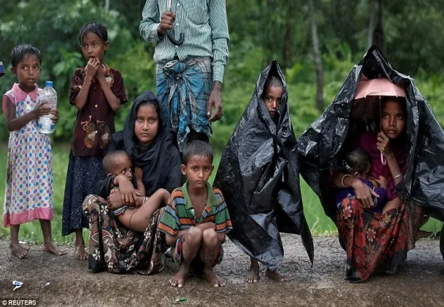 সাহায্যের আড়ালে খ্রিষ্টান বানানো হচ্ছে রোহিঙ্গাদের