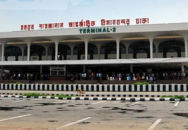 শাহাজালালে ৪ কেজি সোনাসহ বিমানকর্মী আটক