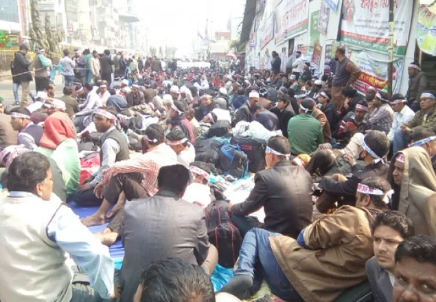 শিক্ষা প্র‌তিমন্ত্রীর আশ্বাসে শিক্ষকদের ‘না’