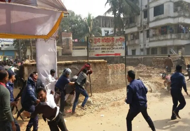 গাজীপুরে বিএনপির কর্মীদের পুলিশের লাঠিপেটা