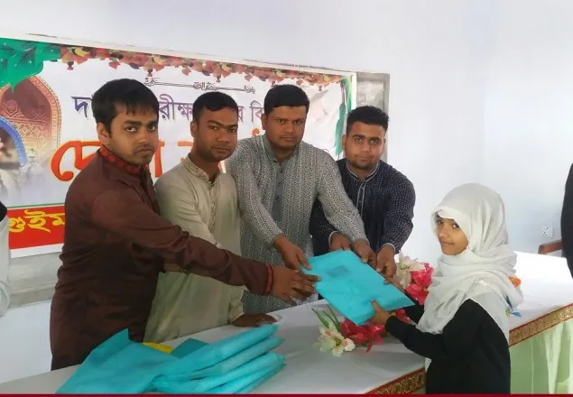 গুইমারায় মেধাবীদের মাঝে শিক্ষা উপকরণ বিতরণ 