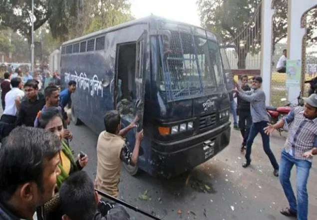 পুলিশের ওপর হামলায় ৩ মামলা,  বিএনপির ৬৯ নেতা-কর্মী গ্রেফতার  