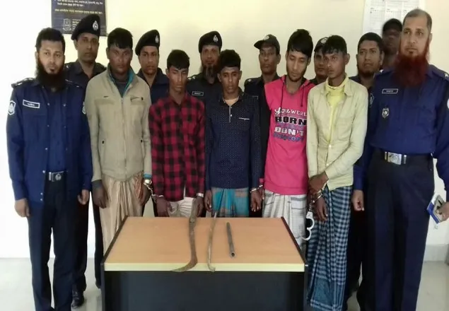 ভোলায় অস্ত্রসহ ৫ ডাকাত গ্রেফতার