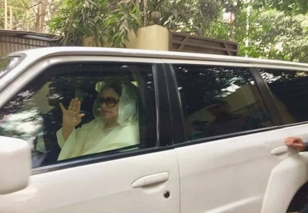 মাজার জিয়ারতের উদ্দেশ্যে রওনা হলেন খালেদা