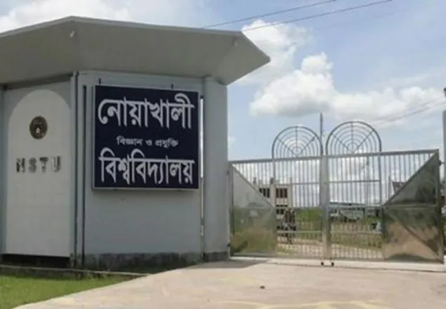 নোবিপ্রবির ৩ টি মাইক্রোবাসে দুর্বৃত্তের হামলা ,আহত ২