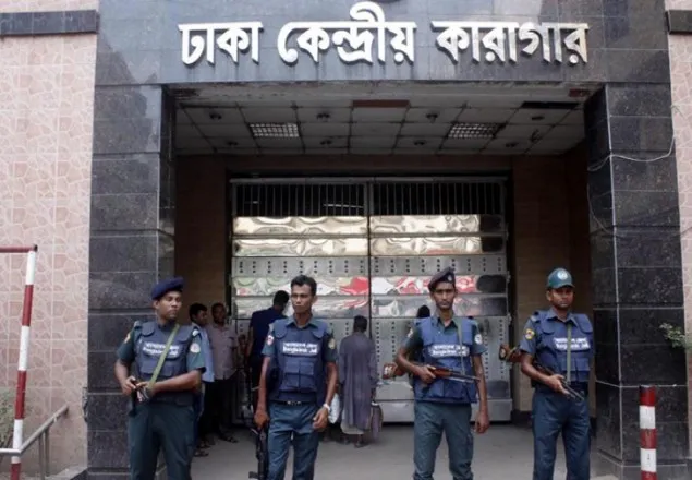 খালেদা জিয়ার সঙ্গে দেখা করতে কারা ফটকে আইনজীবীরা 