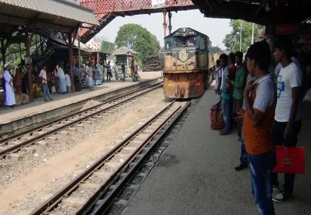 বিনা টিকেটে রেলভ্রমণ, ৮৩৮ যাত্রীকে জরিমানা