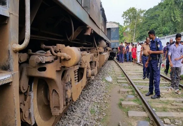 গৌরীপুরে ট্রেনের ৩ বগি বিধ্বস্ত, আহত অর্ধশতাধিক