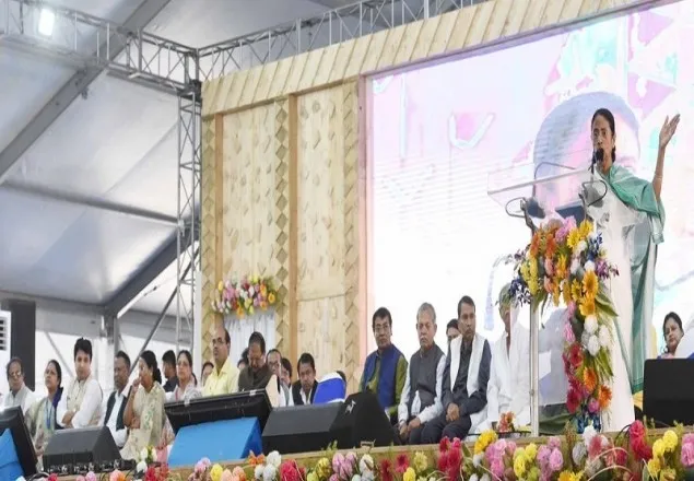 সাম্প্রদায়িক দাঙ্গায় কেউ যাবেন না, বিজেপির কথায় কেউ ঘর ভাঙবেন না: মমতা