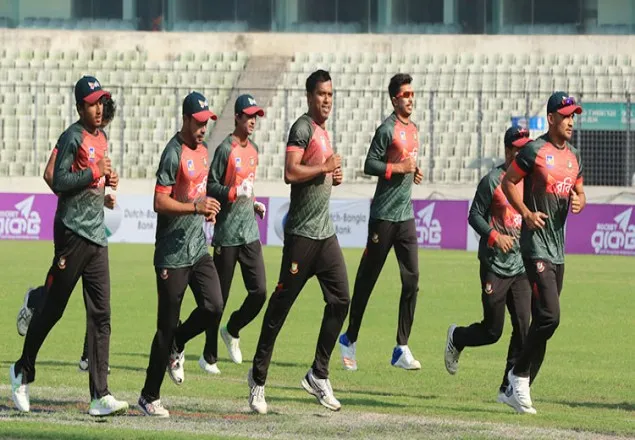 ‘ছেড়ে দে মা কেঁদে বাঁচি’