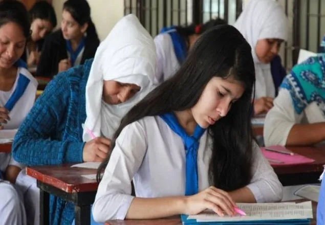 ‘প্রশ্ন যারা পৌঁছে দিয়েছে তারা কোথায়?’  