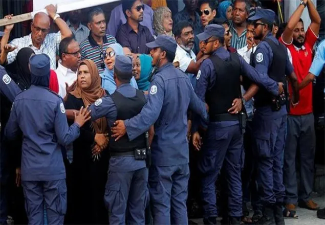 মালদ্বীপে বিরোধী দলের ১২ এমপিকে বহিষ্কার