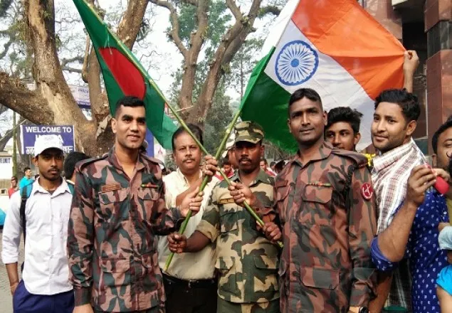 ভাষার টানে দুই বাংলার মিলন মেলা বসেছে বেনাপোলের নোমান্সল্যান্ডে 