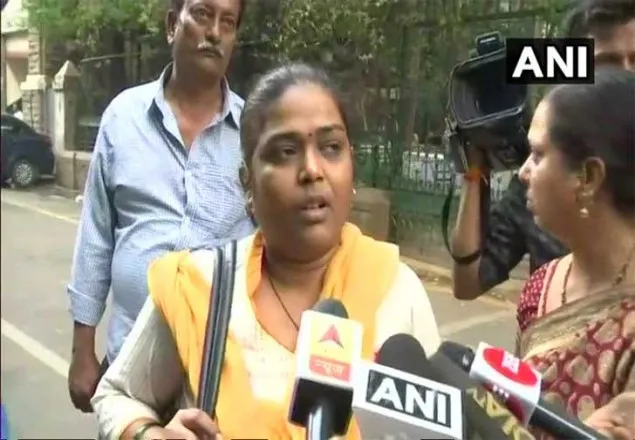 ‘মোদিকে সামনে পেলে জুতাপেটা করব’