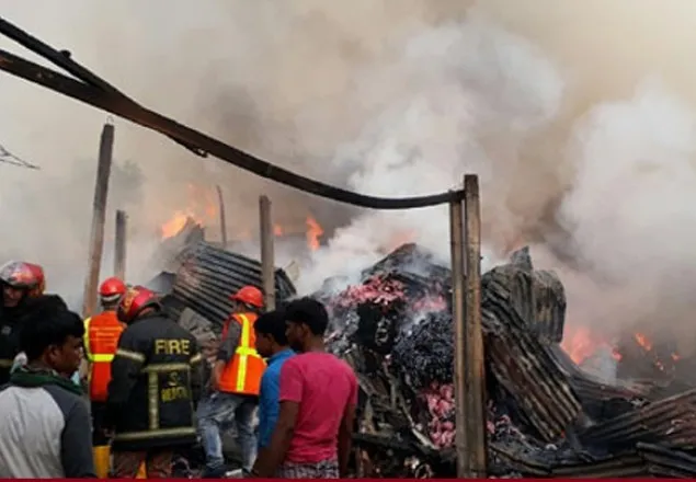 গাজীপুরে ঝুট গুদামে আগুন 