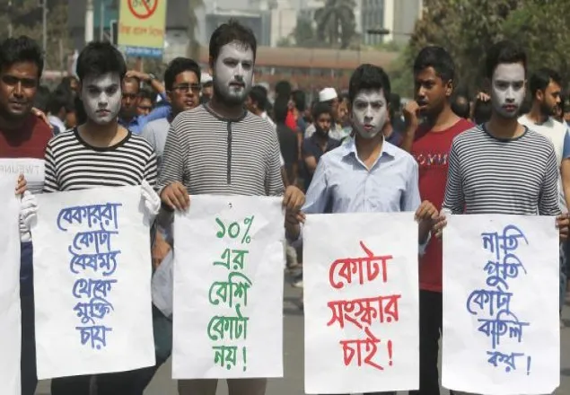 কোটা পদ্ধতি সংস্কারের দাবিতে শাহবাগে শিক্ষার্থীদের বিক্ষোভ    
