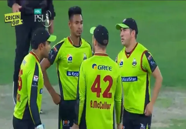 পিএসএলে পুরনো ছন্দে মোস্তাফিজ